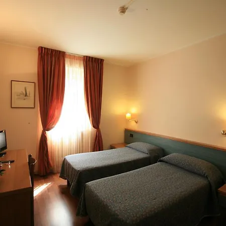 Roma Hotel 3*