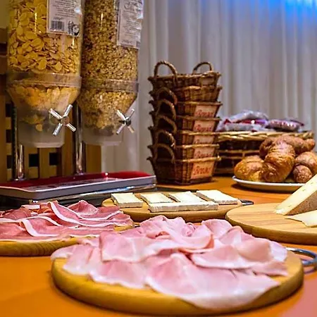 Hotel Roma 3*