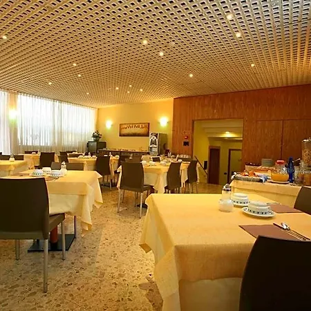 Roma Hotel 3*